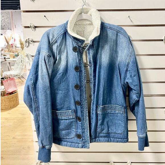 NWT Guess Lana Sherpa-Lined Long Sleeve Trucker Jacket Noka Wash Women's Size XS - Picture 2 of 8